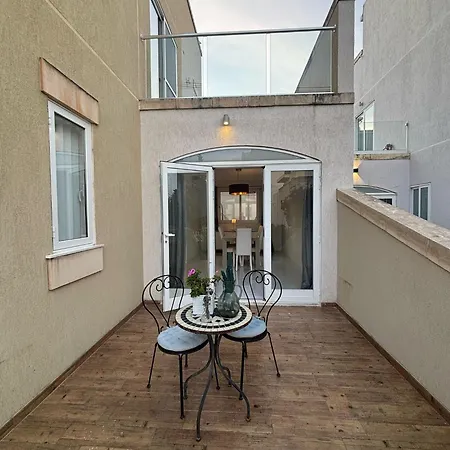 Luxury Private Pool Garden דירה
