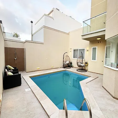 Luxury Private Pool Garden דירה *