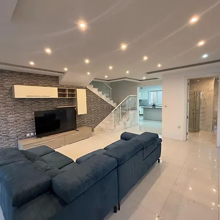 Luxury Private Pool Garden Apartment
