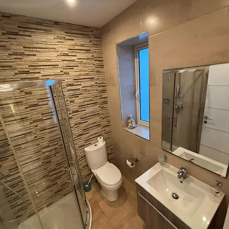 Luxury Private Pool Garden Apartment *