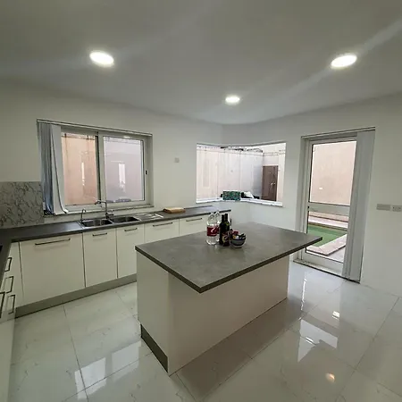 Luxury Private Pool Garden Is-Swieqi